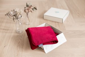 Poduszka dekoracyjna Elegant Burgundy Opakowanie prezentowe